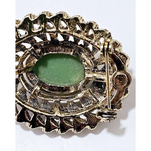 Vintage 1960s Green Cameo Brooch by Gerry's - Picture 6 of 9